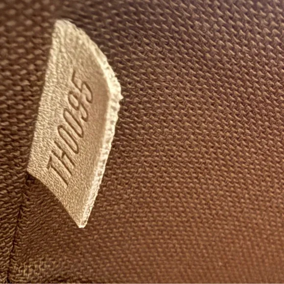 Louis Vuitton Brown Monogram Clutch - Picture 4 of 6